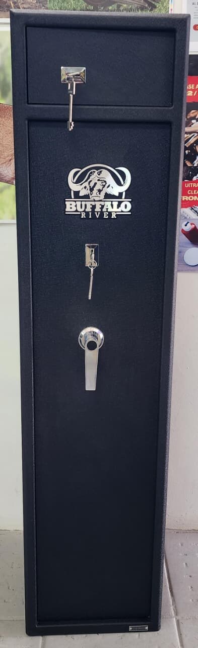 Buffalo River Platinum 7 gun safe, closed front view